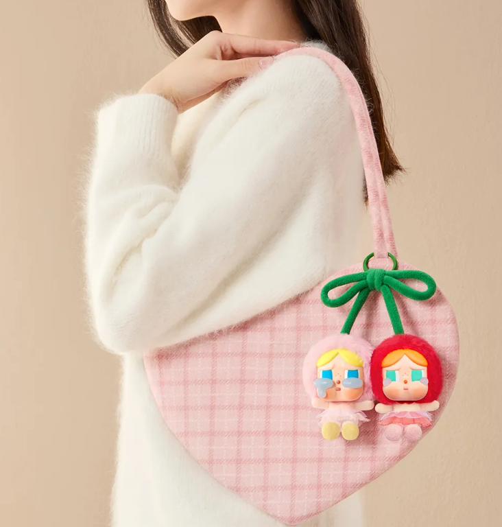 POP MART/CRYBABY Crying For Love ぬいぐるみペンダント